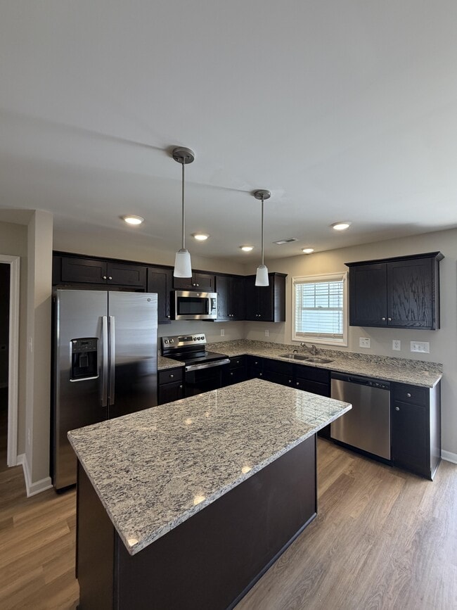 Photo - 1752 Friendly Rd