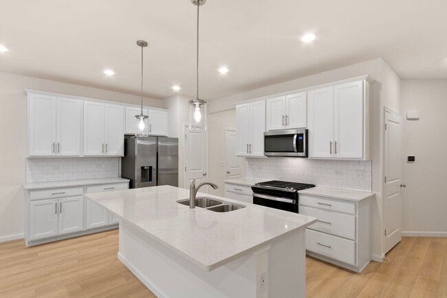 Photo - 660 Switchgrass Wy Unidad 58002