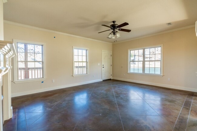 Photo - Four Bedroom Home Walking Distance to UofA! Lawn Care Included! AVAILABLE IN JULY!!!!!