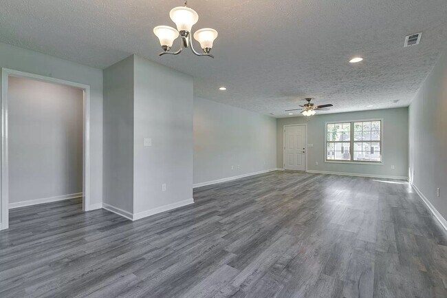 Photo - Spacious ranch style 2-bedroom, 2 bath duplexes located in Manchester! Unit 296 Hunt Street