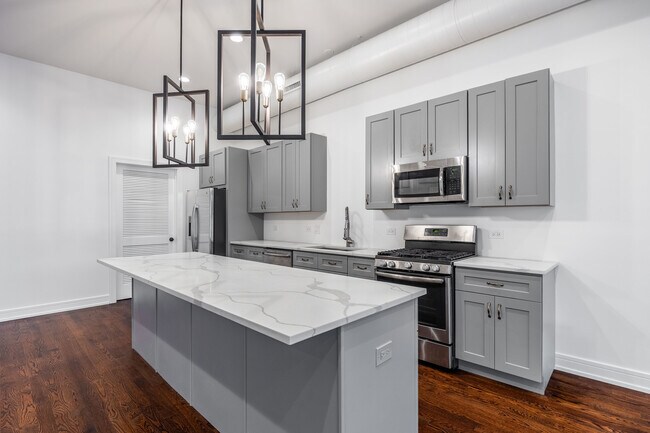 Photo - 2500 W Chicago Ave Unit 2W