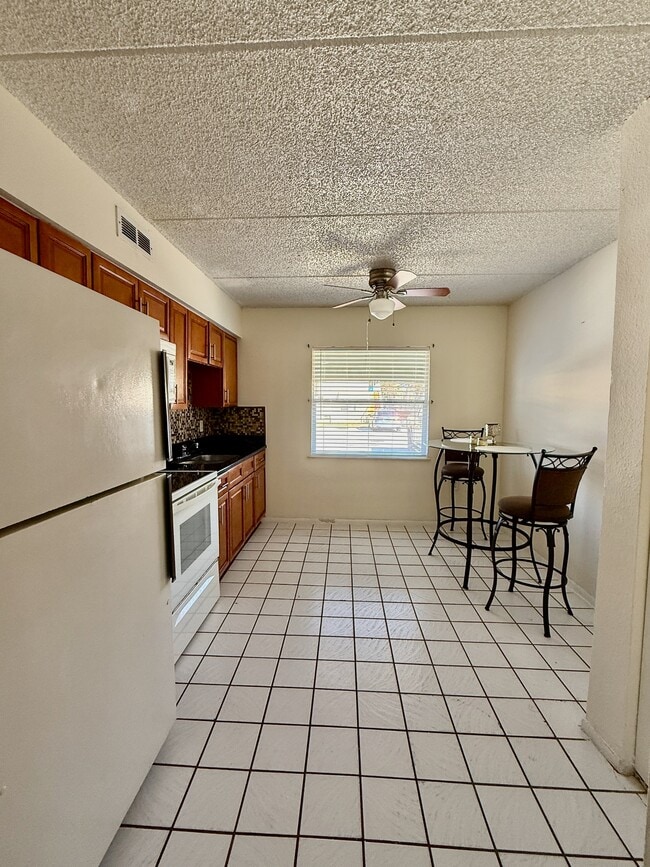 Photo - 698 Michigan Ct