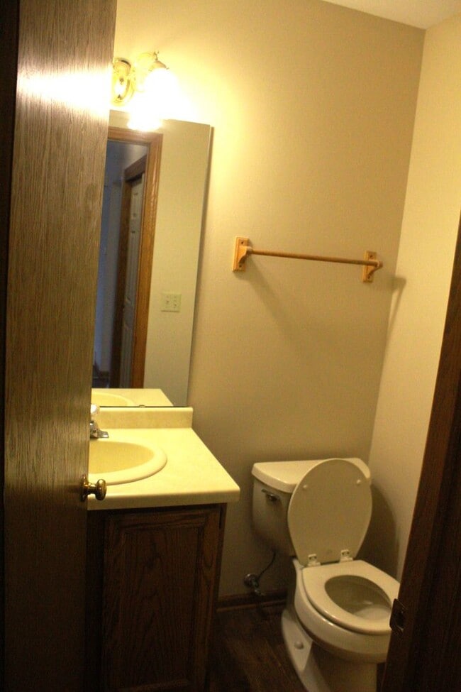 Photo - 376-376 Thomas Dr Unit 374