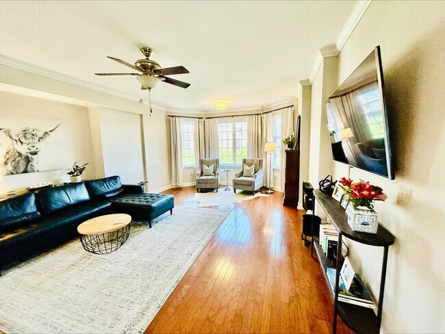 Photo - 300 W 5th St Unit 412