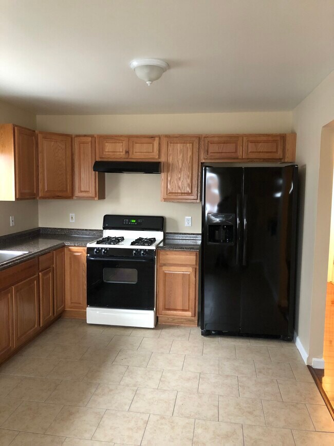 Photo - 563 E Guthrie Ave