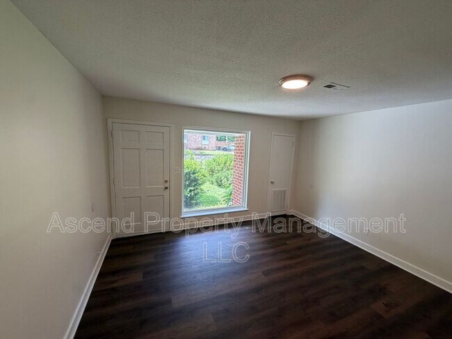 3341 Pinewood Ave Unit B
