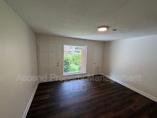 Photo - 3341 Pinewood Ave Unit B