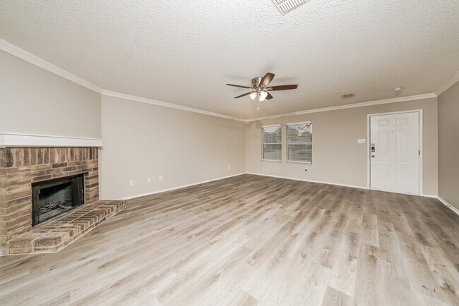 Photo - 2724 Woodlake Pkwy