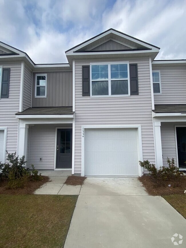 Building Photo - 3 bed 2.5 bath! Rental