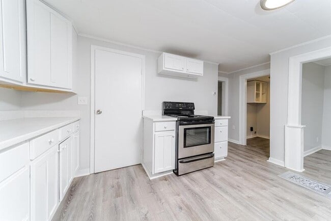 824 2nd St