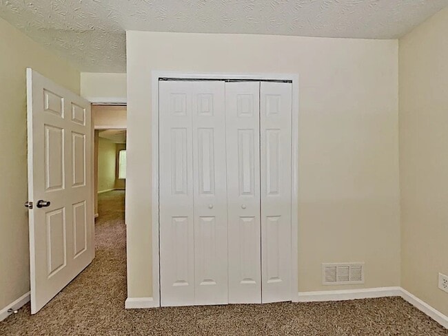 Photo - 275 Promenade Way SW