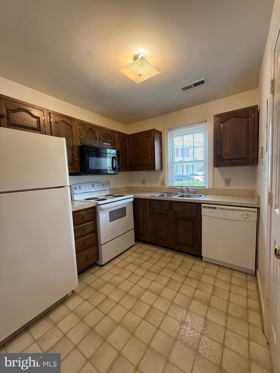 Photo - 1446 Kenmore Ave