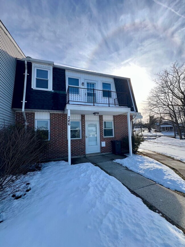 Photo - Washington Pl 246-247 Unit 246