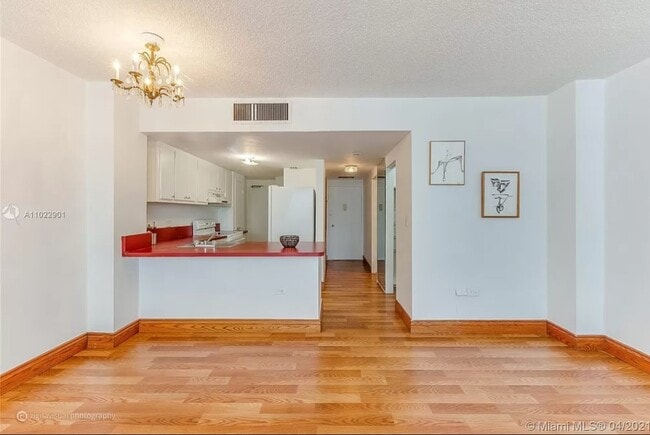 Photo - 905 Brickell Bay Dr