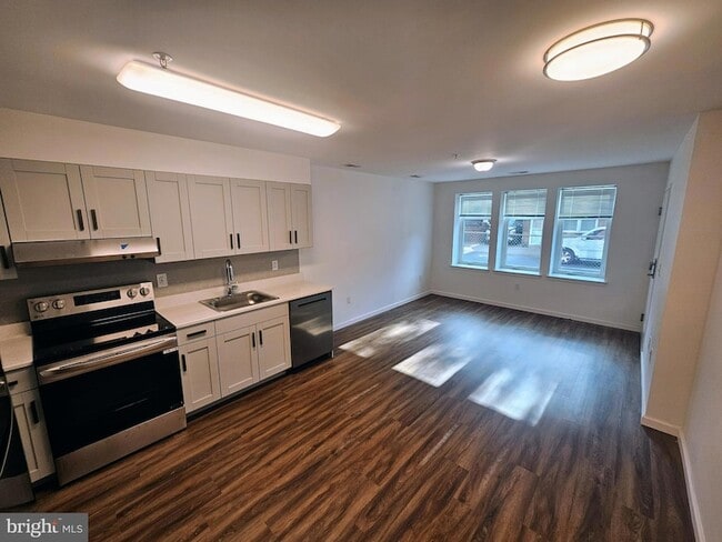 Building Photo - 200 Hamilton Ave Rental