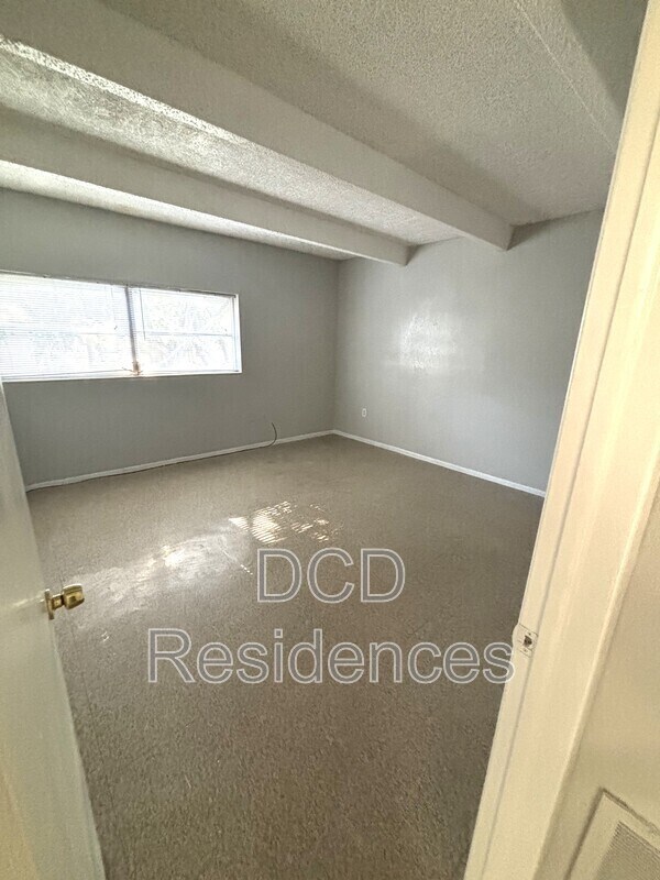 Building Photo - 5504 Pine Forest Ct Unit 206