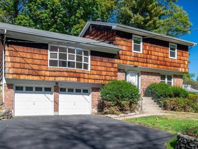 Photo - Spacious Well Maintained 3 Bedroom 2.5-Bat...