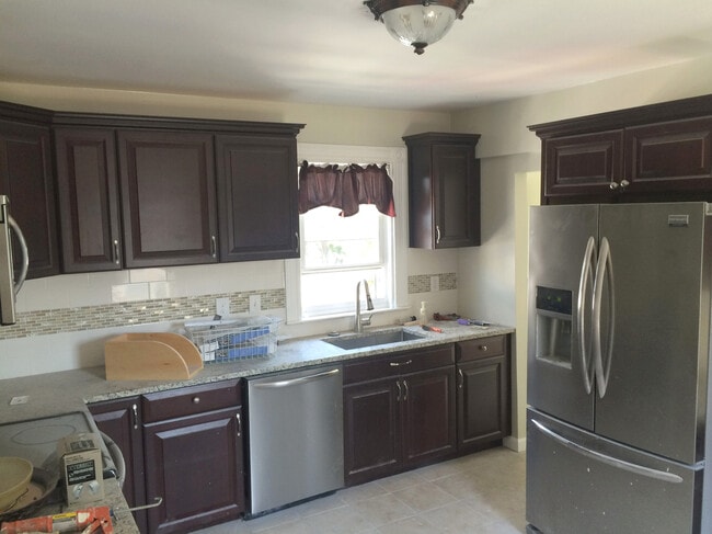 Building Photo - 16 Lincoln St Unit 2