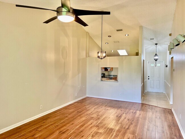 Photo - 2565 SW 22nd Ave Unit 201
