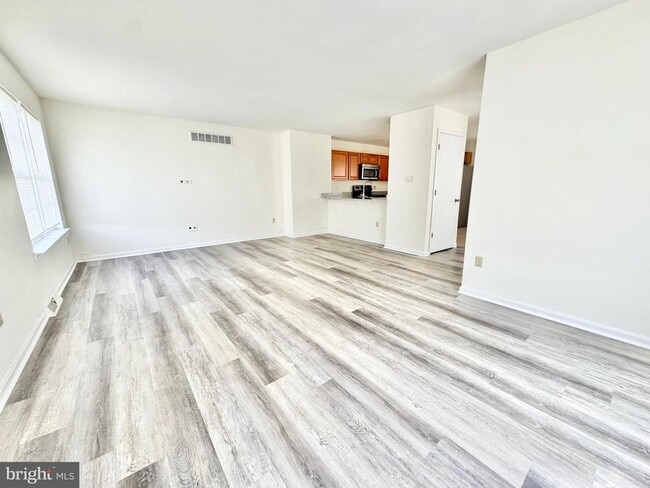 Photo - 245 Charring Cross Dr