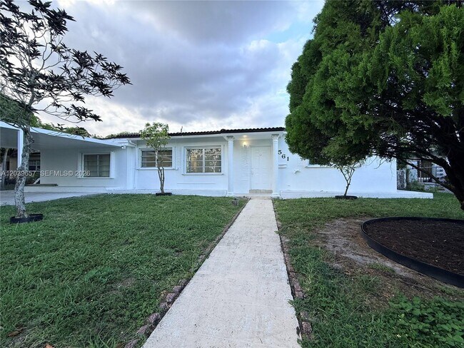 561 W 39th St