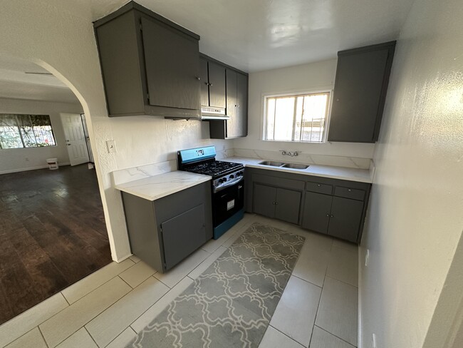 Photo - 636 W Buckthorn St