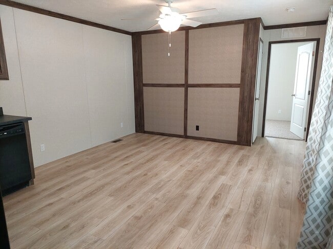 Photo - 304 Butternut Ct