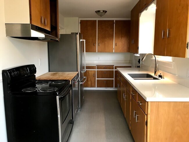 Photo - Charming 2+ bedroom , 2 bath , finished ba...