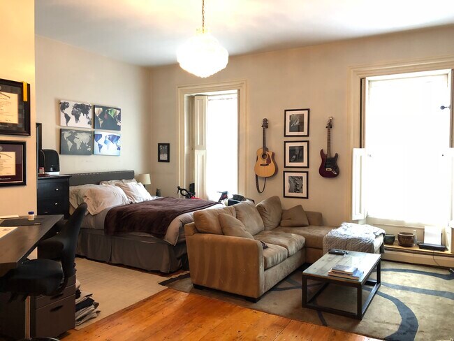 Building Photo - 137 Beacon St