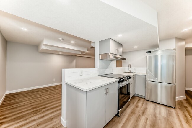 Photo - 4752 Memorial Dr E