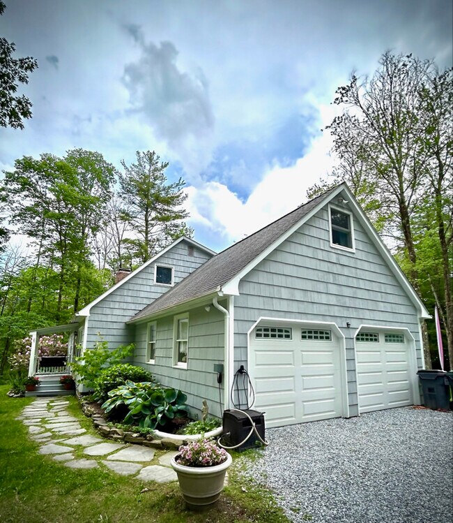 Photo - 230 Middle Rd