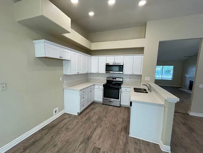 Photo - 32390 Ontario Way