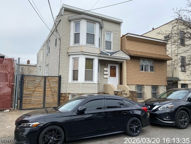 38 Delancy St