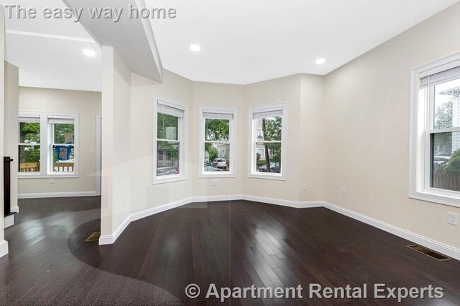 Photo - 77 Winchester St