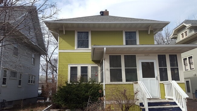 1005 1st St. SW-View from street - 1005 1st St SW