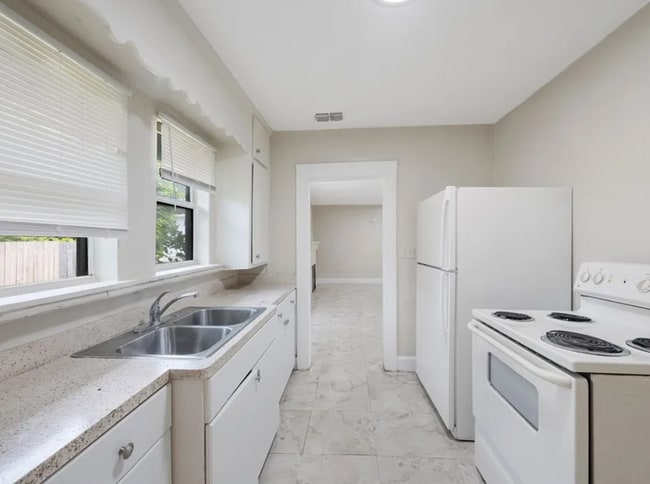 Photo - 235 35th St S