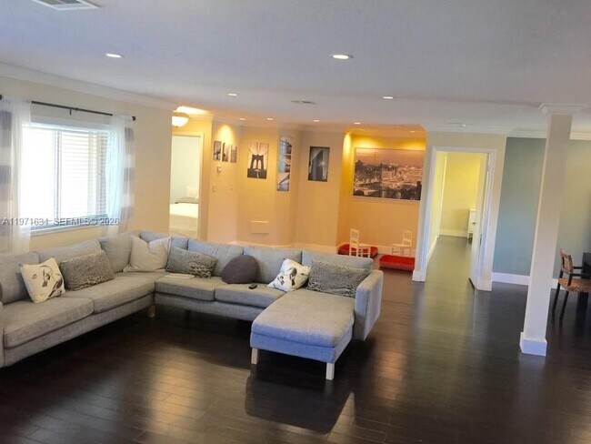 Building Photo - 8401 SW 107th Ave Unit 316E