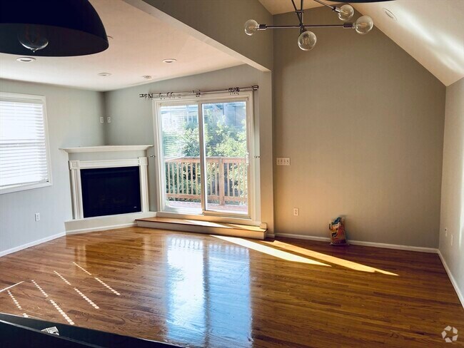 Building Photo - 240 Paris St Unit #2 Rental