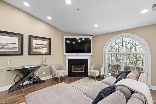 Photo - 131 James Rd