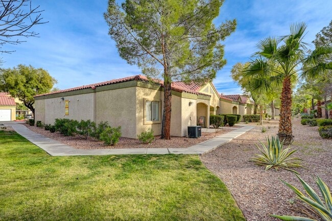 Photo - Well-maintained single-story condo