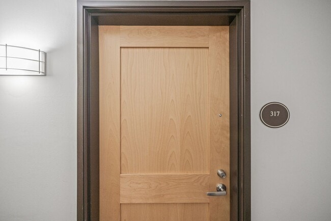 Photo - Modern 1-Bed 1.5-Bath + Den Condo in Minne... Unit 317