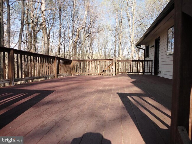 814 Rustic Ln