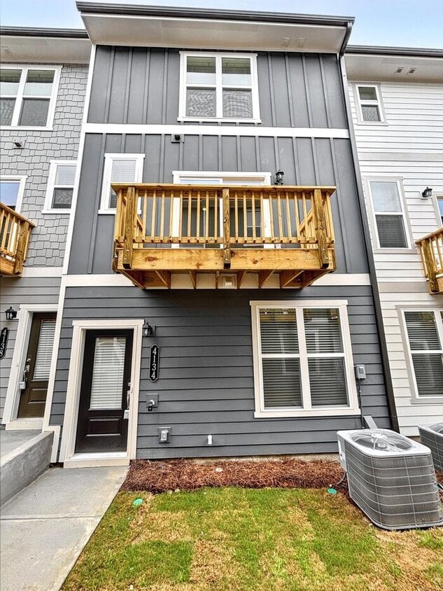 Beautiful 3-Bedroom Modern Mountain-View T... - Beautiful 3-Bedroom Modern Mountain-View T...