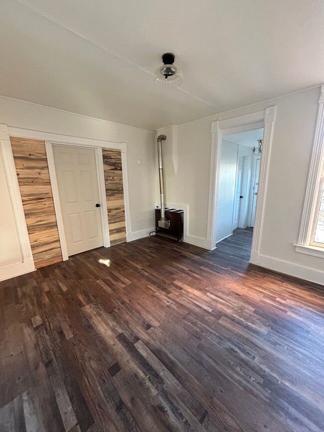 Photo - 854 S Main St