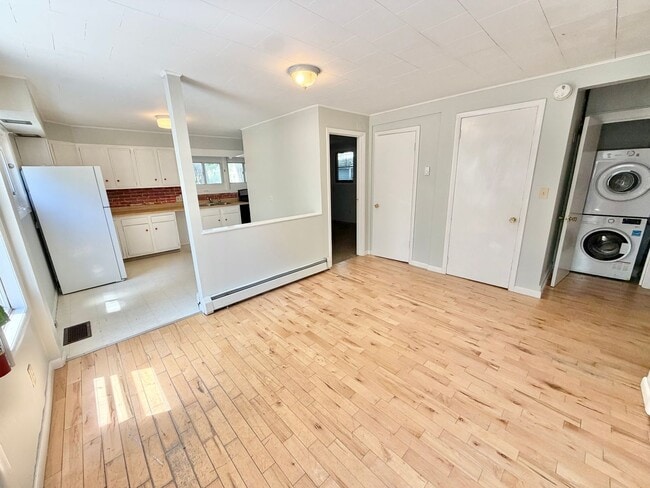Photo - 3 Bedroom Apartment in Burlington VT Available NOW! OFF STREET PARKING, LAUNDRY, HEAT INCLUDED. Unit 2