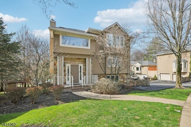 Photo - 210 Clarken Dr