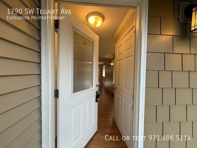 Photo - 1790 SW Tegart Ave