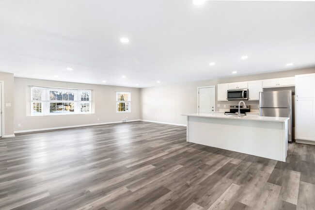 Photo - S68W12635 Bristlecone Ln