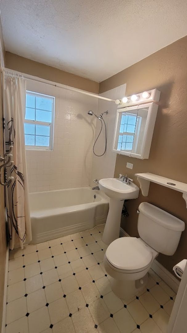 3395.00 REDUCED CLOSE TO UNR HARD W... House House Rental in