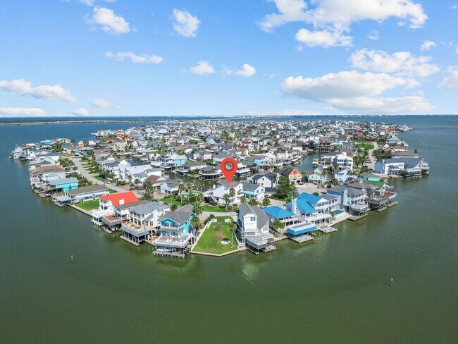 Photo - Waterfront Living at Its Best – For Rent o...